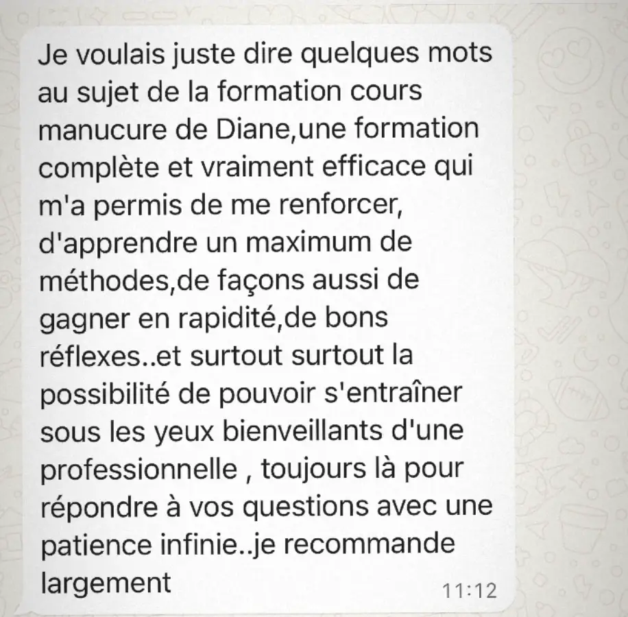 Message WhatsApp d'une ancienne élève sur la pratique et l'accompagnement pendant la formation